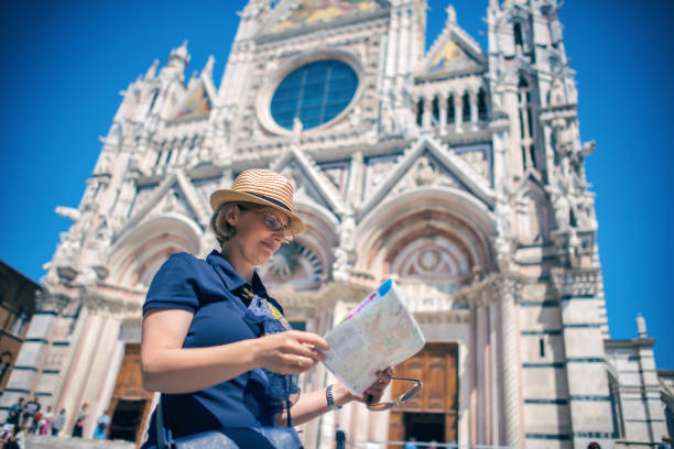 istock Tourist man with map in Siena - Italy 957178906