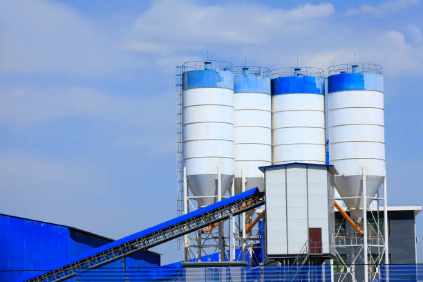 istock Concrete mixing tower. Concept of on-site construction facility 957206336
