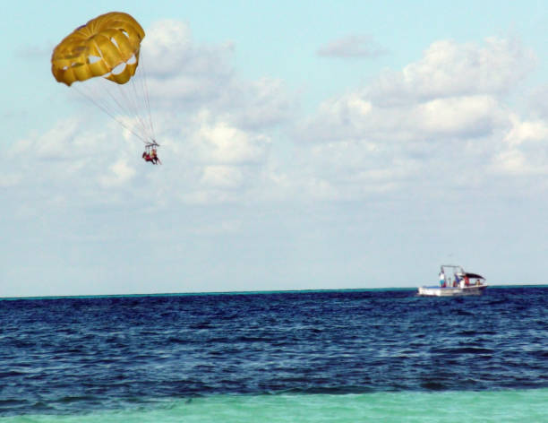 istock Cancun Beach Recreational Parasailing Scenery In Mexico 957228974