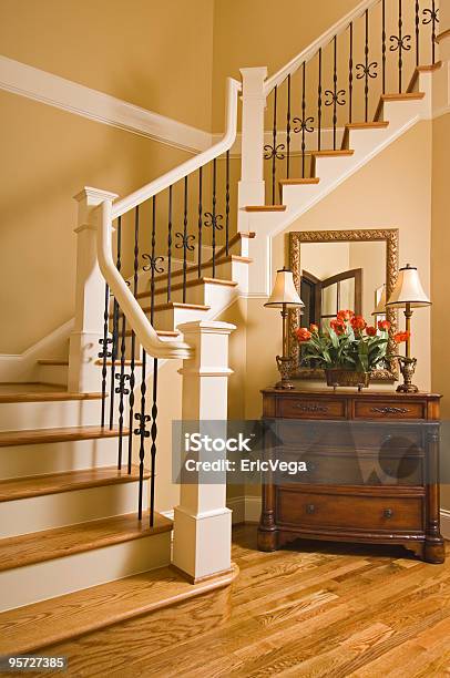 優雅な階段で素敵な - インテリアのストックフォトや画像を多数ご用意 - インテリア, カラー画像, ハードウッド