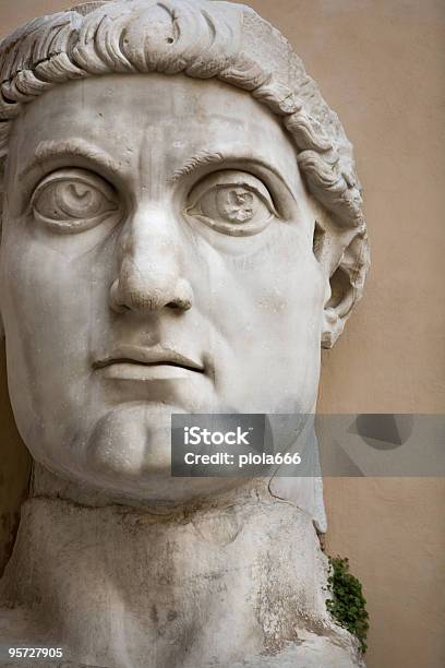 Cara Do Imperador Constantino - Fotografias de stock e mais imagens de Estátua - Estátua, Imperador, Museus Capitolinos