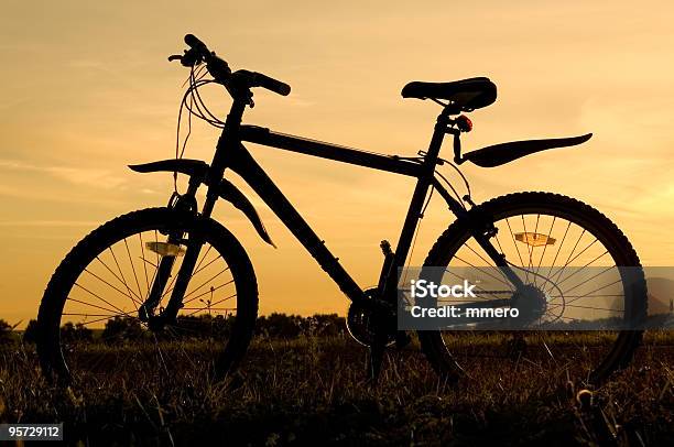 Fahrradsilhouette Stockfoto und mehr Bilder von Abenteuer - Abenteuer, Aktivitäten und Sport, Bewegung