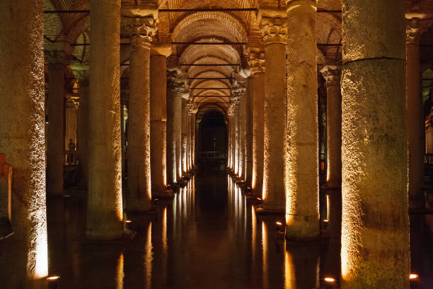 die basilika-zisterne - istanbul yerebatan saray reflection turkey stock-fotos und bilder