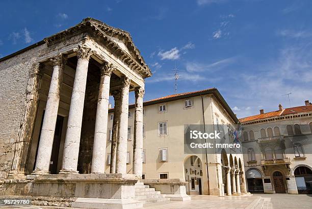 Piazza Della Repubblica Di Pula - Fotografie stock e altre immagini di Ambientazione esterna - Ambientazione esterna, Antica civiltà, Antico - Condizione