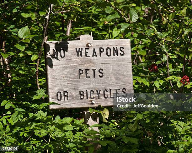トレイルのサインを武器ペットと自転車 - カラー画像のストックフォトや画像を多数ご用意 - カラー画像, スカジット郡, ノースカスケード国立公園