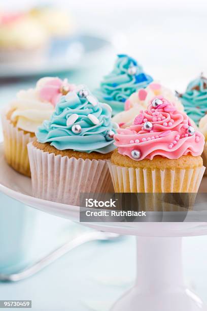 アフタヌーンティー - カップケーキのストックフォトや画像を多数ご用意 - カップケーキ, おやつ, アイシング
