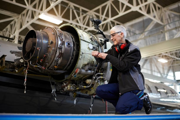 istock Aircraft mechnic in the hangar 957305522