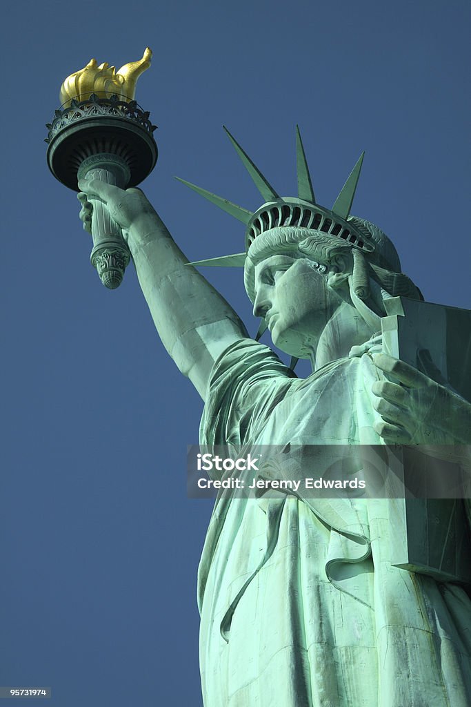 自由の女神像-垂直 - カラー画像のロイヤリティフリーストックフォト