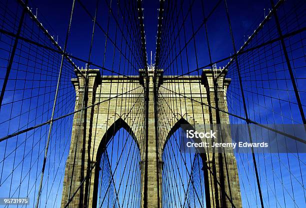Brooklyn Bridgeniski Kąt Nowy Jork Usa - zdjęcia stockowe i więcej obrazów Most Brookliński - Most Brookliński, Nisko, Abstrakcja