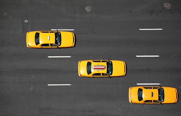 taxi gialli di new york-veduta aerea - yellow taxi foto e immagini stock