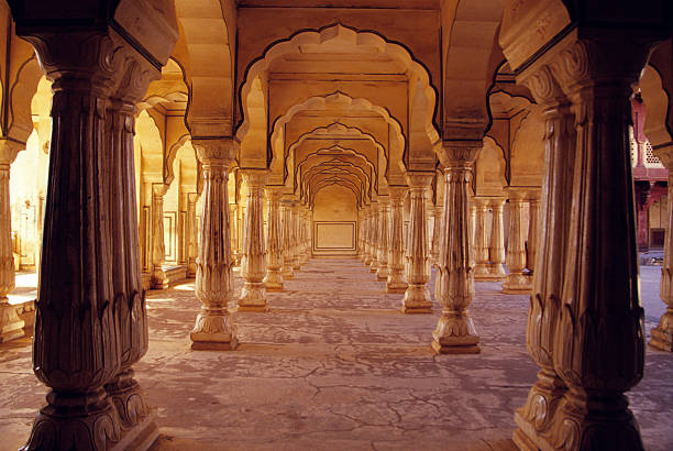 янтарный дворец, джайпур, индия - jaipur amber fort column amber palace стоковые фото и изображения