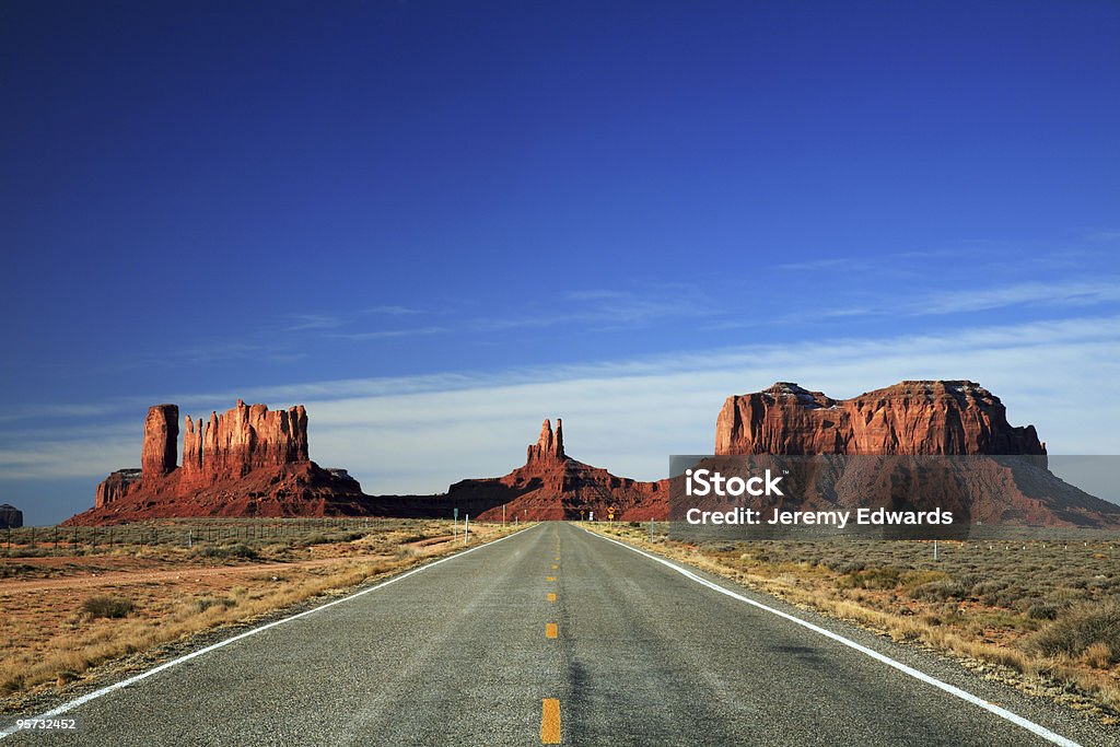 Route dans le Monument Valley - Photo de Arizona libre de droits