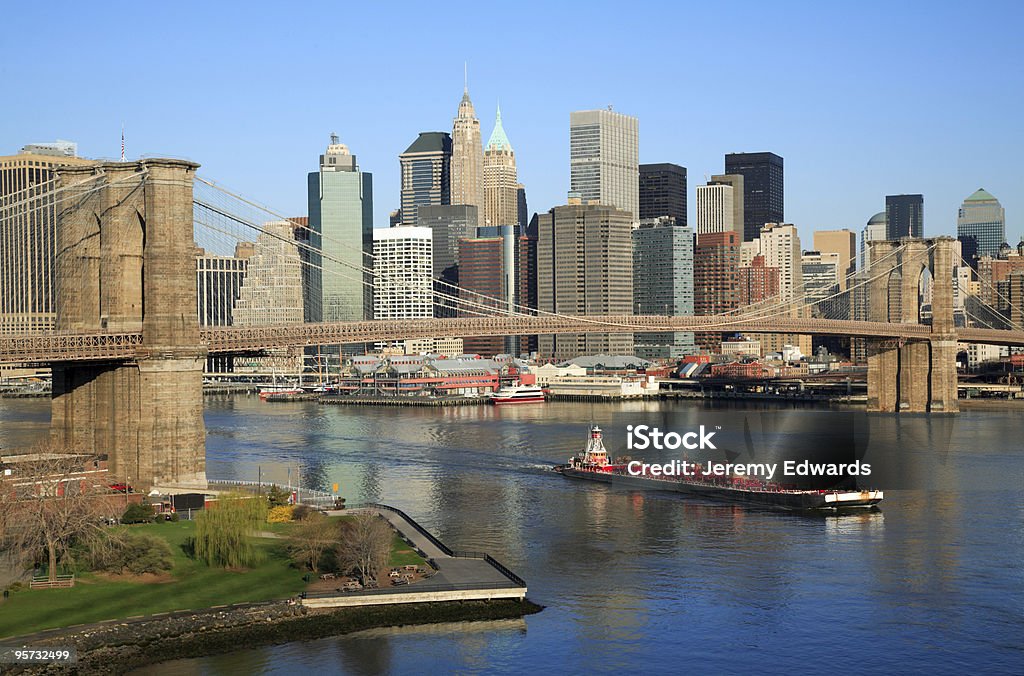 Brooklyn Bridge z centrum Manhattanu - Zbiór zdjęć royalty-free (Most Brookliński)
