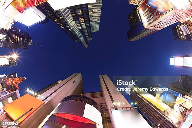 Times Square Nueva York Foto de stock y más banco de imágenes de Aire libre - Aire libre, Anochecer, Anuncio