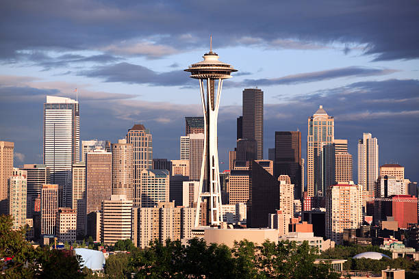 seattle, wa - seattle skyline cityscape space needle zdjęcia i obrazy z banku zdjęć