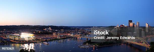 Pittsburgh Von Heinz Field Stockfoto und mehr Bilder von Abenddämmerung - Abenddämmerung, Außenaufnahme von Gebäuden, Bankenviertel