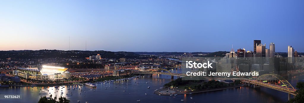 Pittsburgh e Heinz Field - Foto stock royalty-free di Ambientazione esterna