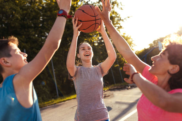 istock Family playing basketball 957344894