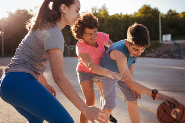 istock Family playing basketball 957344934