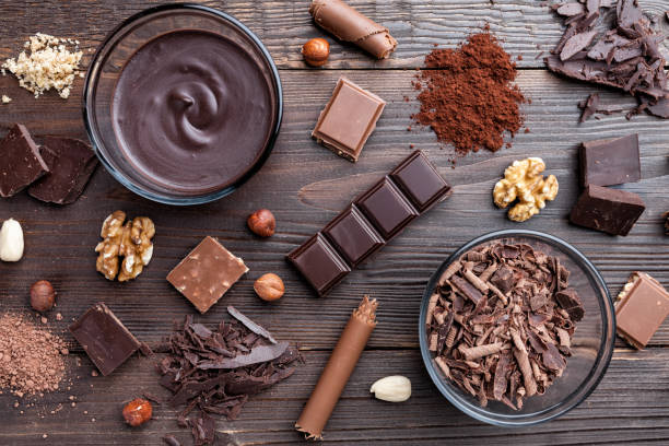 istock Delicious chocolate on wooden background 957348750