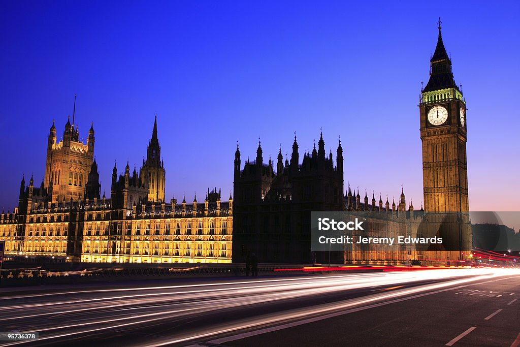 Casas del Parlamento y el Big Ben, Londres al anochecer - Foto de stock de Aire libre libre de derechos
