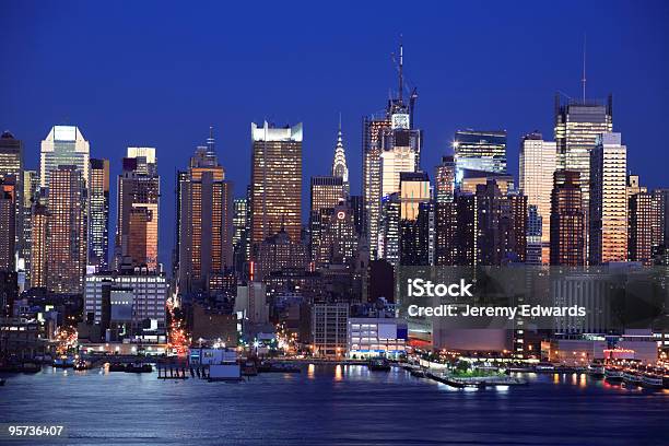 Skyline Di Manhattan - Fotografie stock e altre immagini di Fiume Hudson - Fiume Hudson, Notte, Esterno di un edificio