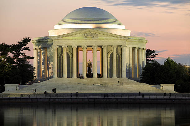 мемориал джефферсона в вашингтоне, округ колумбия - washington dc night jefferson memorial memorial стоковые фото и изображения