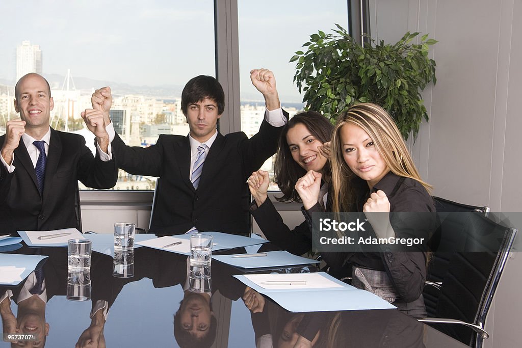 Quatro empresários celebrando - Foto de stock de Adulto royalty-free