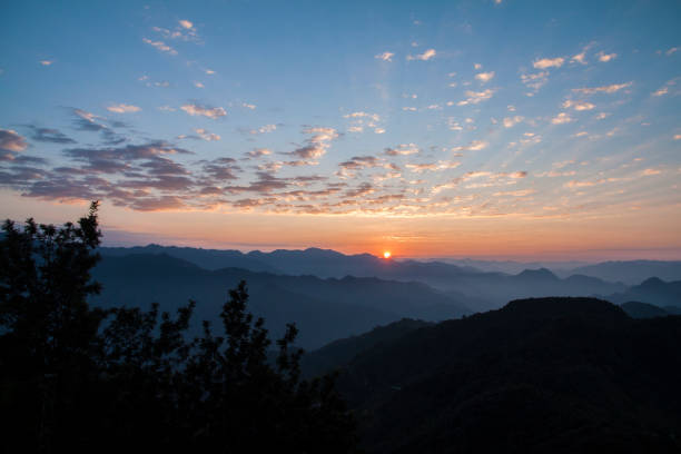 istock himalaya's zonsopkomst 957373198