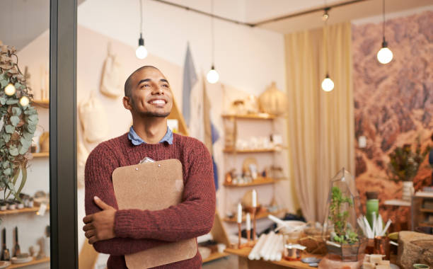 éxito en los negocios pequeños que se siente bien - owner boutique store retail fotografías e imágenes de stock