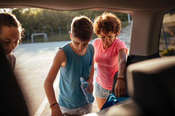istock Preparing family for sport activity 957387410