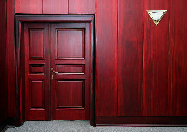 luksusowe wnętrza z drzwi mahoniowe - mahoń zdjęcia i obrazy z banku zdjęć