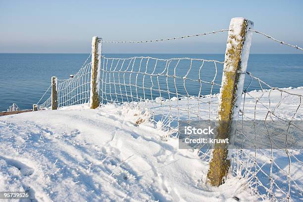 Snowy Ogrodzenie W Pobliżu Wybrzeża Niderlandy - zdjęcia stockowe i więcej obrazów Abstrakcja - Abstrakcja, Bez ludzi, Biały