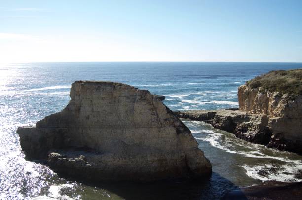 istock Beautiful coastal view in California (USA): Pacific ocean with limestone rock cliffs with crashing waves, a clear blue summer sky without clouds is the perfect place for tourists to visit 957414746