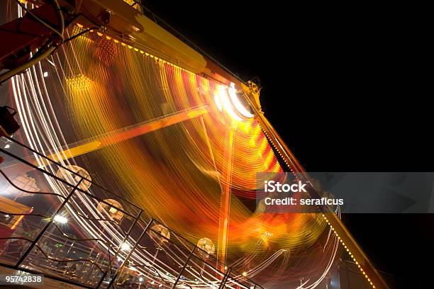 En La Feria Foto de stock y más banco de imágenes de Aire libre - Aire libre, Atracción de feria, Carnaval