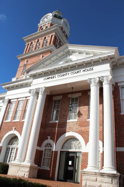 istock Courthouse in Columbus, Mississiippi 957454822