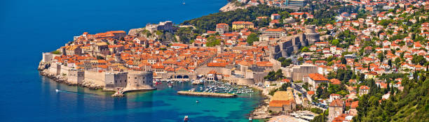 vista panorâmica da cidade histórica de dubrovnik, a região de dalmácia, da croácia - ploce - fotografias e filmes do acervo