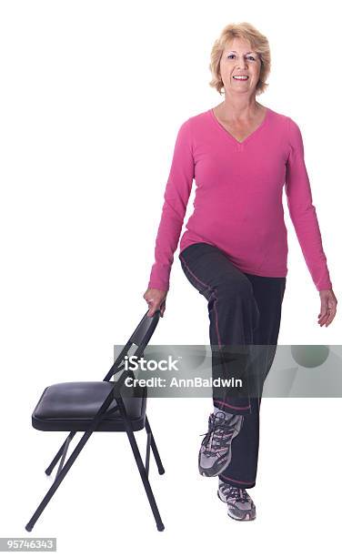 高齢者の女性の足のバランスを整えます - バランスのストックフォトや画像を多数ご用意 - バランス, シニア世代, 運動する