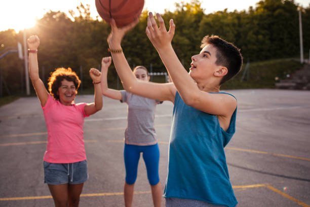 istock Family playing basketball 957464234