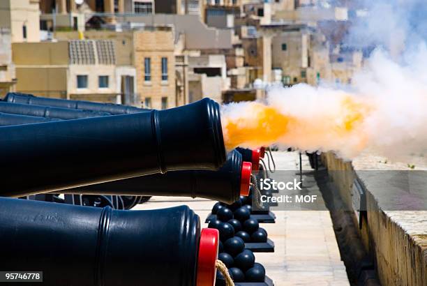 Photo libre de droit de Cannon Licenciement banque d'images et plus d'images libres de droit de Agression - Agression, Arme à feu, Armement