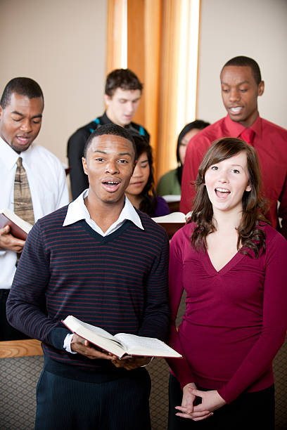 Singing hymns A group singing hymns together in church- Buy credits sing praise stock pictures, royalty-free photos & images