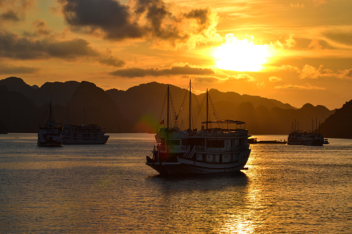 Halong-Bucht panorma View at sunset