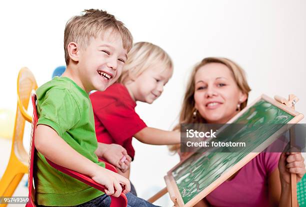 A Aprendizagem Doabc - Fotografias de stock e mais imagens de 2-3 Anos - 2-3 Anos, 25-29 Anos, Adulto