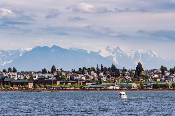 ciudad de everett desde el sonido de puget - snohomish county fotografías e imágenes de stock