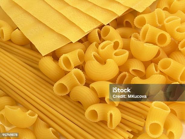 Pasta Textura De Foto de stock y más banco de imágenes de Alimento - Alimento, Amarillo - Color, Blanco - Color