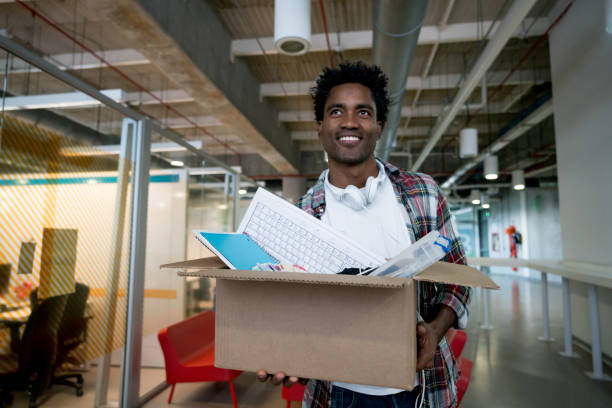 istock Casual business man moving into a new office 957516628