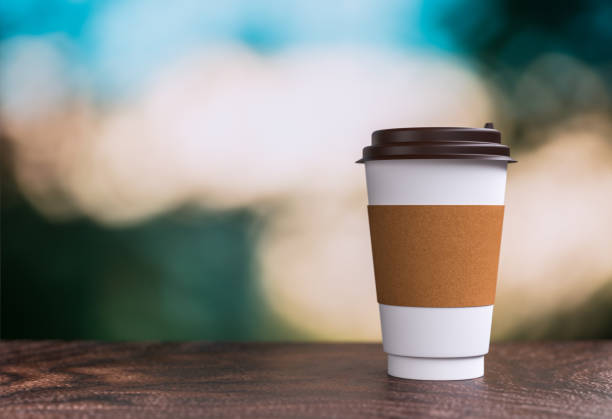 кофе вынос на столе - bokeh фон - 3d иллюстрация рендеринга - take out food nobody disposable cup coffee стоковые фото и изображения