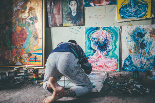 istock Artist painting alone 957531370