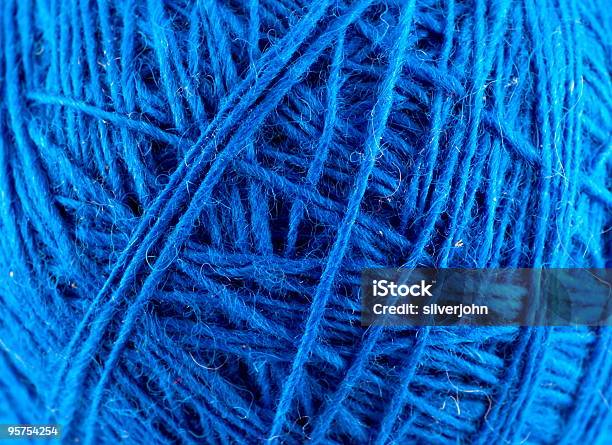 Крупный План Синяя Woolen Clew — стоковые фотографии и другие картинки Без людей - Без людей, Вязать, Горизонтальный