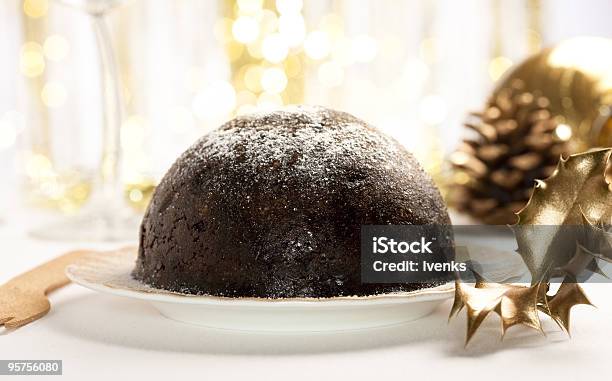 Tradycyjne Christmas Pudding Z Golden Dekoracje Płytki D - zdjęcia stockowe i więcej obrazów 2010